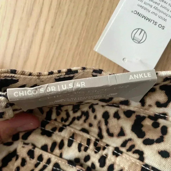 🆕Chico’s Leopard Girlfriend Ankle Jeans 4R🆕 - Picture 12 of 14